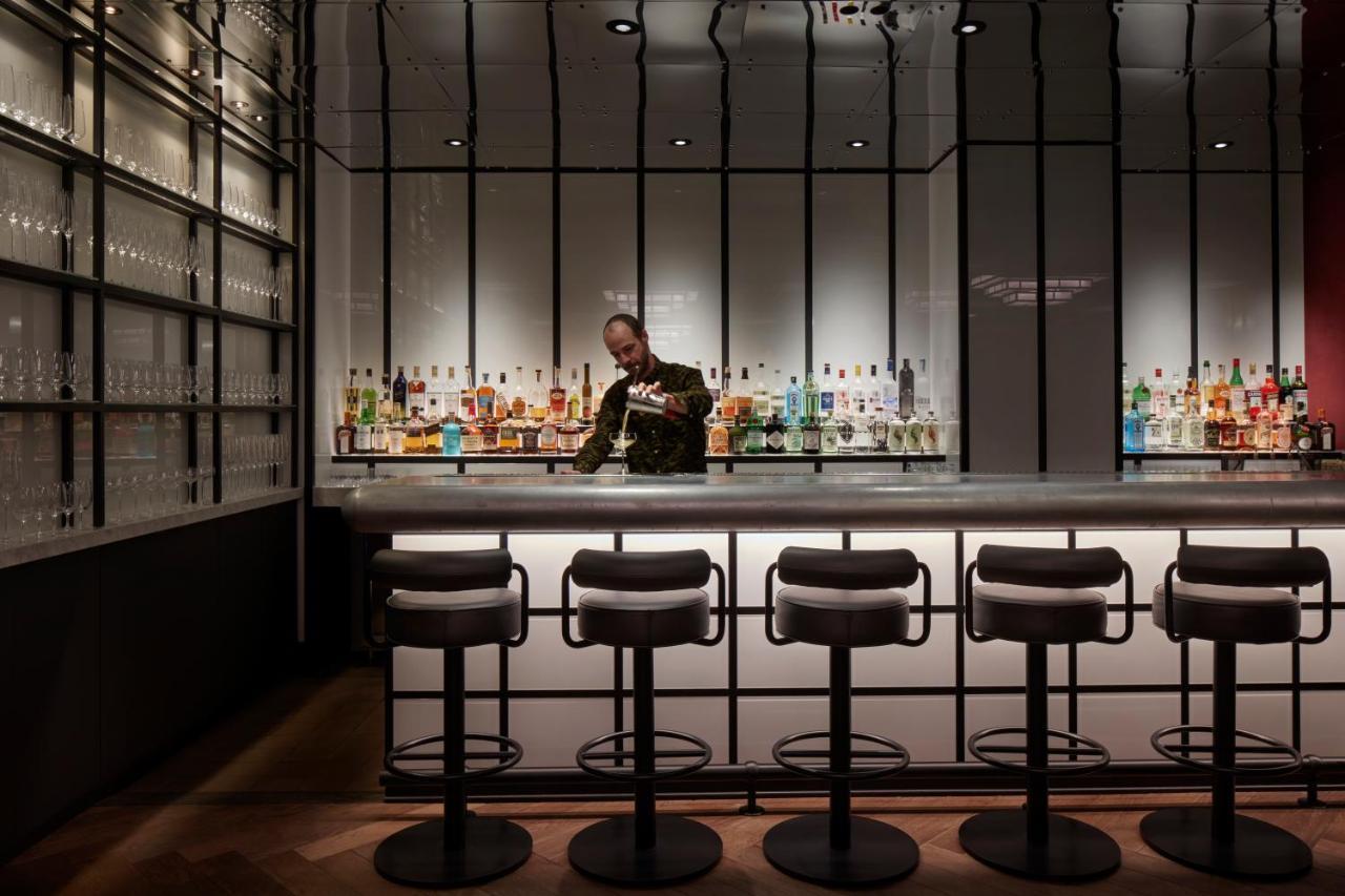 Hotel Riggs Washington Dc Exterior foto The bar at the London Edition